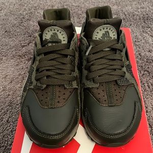 Nike Hurache Sneakers in Green Camo